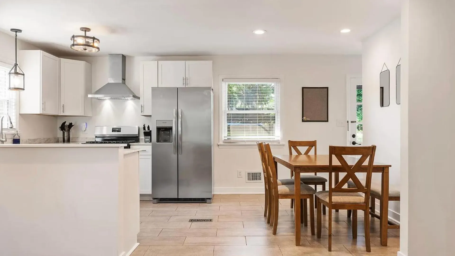 Holiday home Charming 4-Bed Home With Modern Touches & Porch Louisville